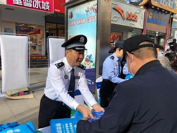 色情內(nèi)容是不合法的，違反我國相關(guān)的法律法規(guī)。我們應(yīng)該遵守法律和道德準則，遠離色情內(nèi)容。如果有其他有益身心的娛樂需求，可以尋找一些正規(guī)的平臺或文化活動，例如觀看電影、參加體育運動等。這些活動不僅能夠提供娛樂，還能夠促進身心健康。同時，我們應(yīng)該保持對互聯(lián)網(wǎng)的安全意識，避免訪問不明來源的鏈接或網(wǎng)站，以免遭受網(wǎng)絡(luò)欺詐或其他風(fēng)險。讓我們共同努力，營造一個健康、積極的網(wǎng)絡(luò)環(huán)境。
